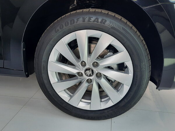 ŠKODA Octavia A8 FL Selection PLUS 1,5 TSI m-HEV 110kW/150ks DSG
