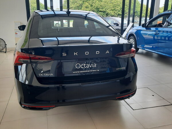 ŠKODA Octavia A8 FL Selection PLUS 1,5 TSI m-HEV 110kW/150ks DSG