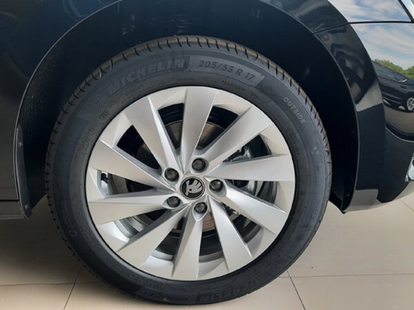 ŠKODA Octavia A8 FL Selection PLUS 1,5 TSI m-HEV 110kW/150ks DSG