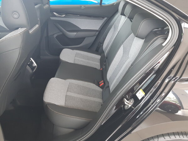 ŠKODA Octavia A8 FL Selection PLUS 1,5 TSI m-HEV 110kW/150ks DSG