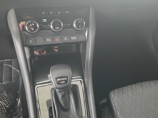 Škoda Karoq Selection PLUS 2,0TDI 110kw 4x4 DSG